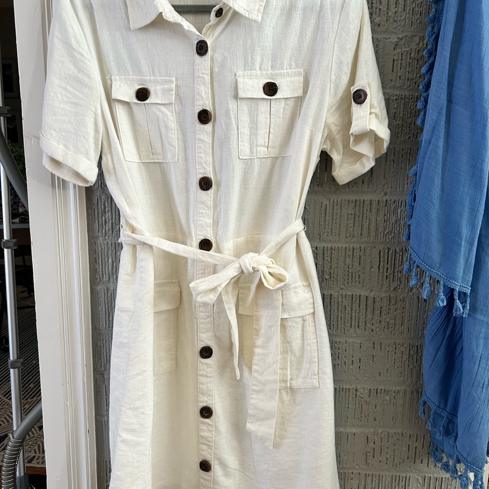 Off White Buttoned Shirt Dress with Notched Collar